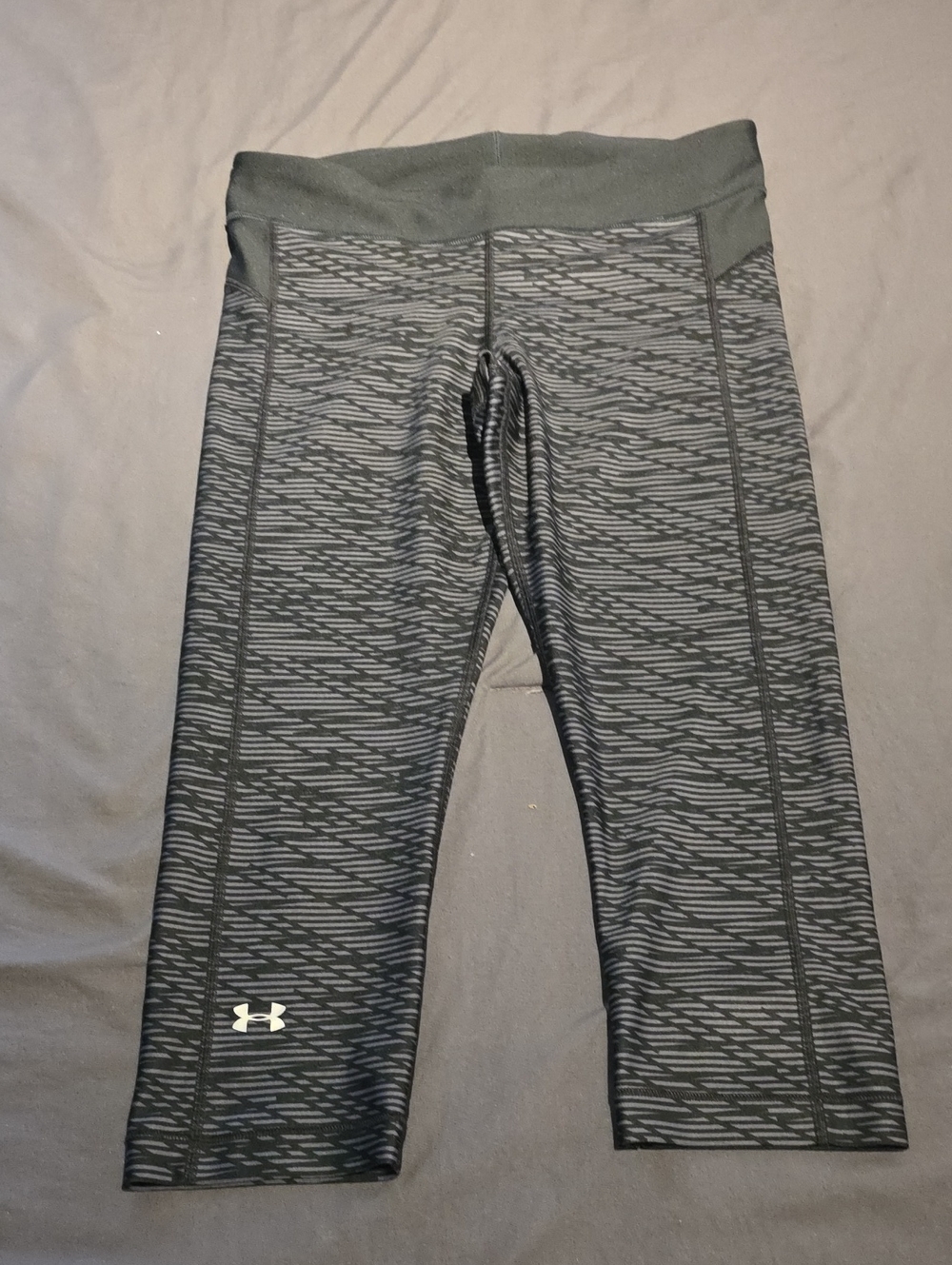 Under Armour Black & Gray Patterned Capri Leggings